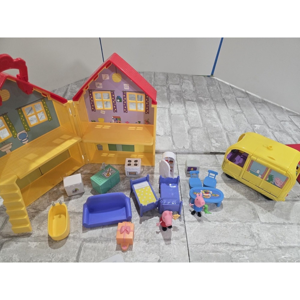 Peppa Pig House with Yellow Van Vehicle, 13 Furniture Accessories Kitchen Bathro - Picture 2 of 10